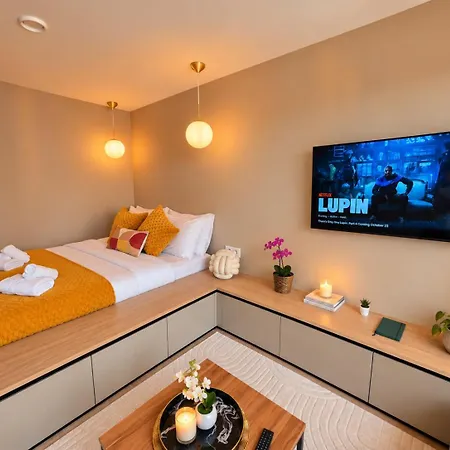 Urban With Cozy Touches Appartement Luxemburg